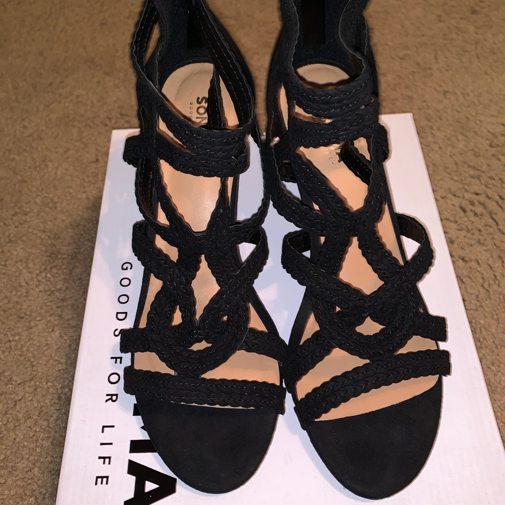 Open toe black wedge straps